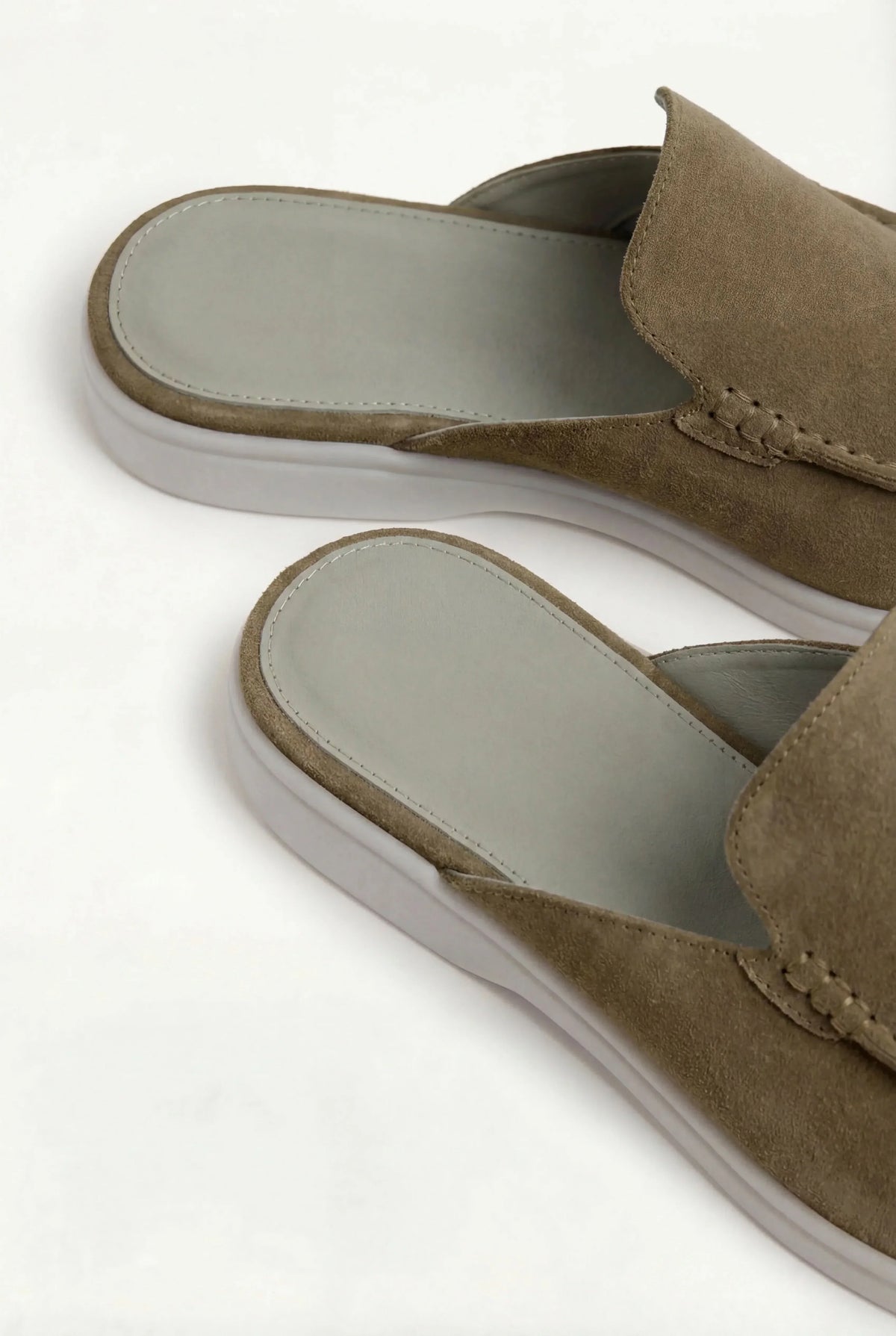 Mule en Daim Olive